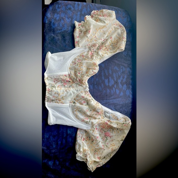 Small Floral white cropped top. Embroidered & Printed Flowers. Net back. - Picture 3 of 6